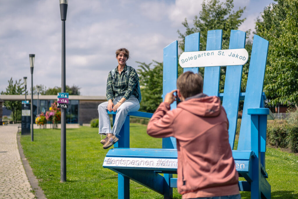 Ke­ve­laer So­leg­ar­ten St. Ja­kob XXL-Stuhl Foto Den­nis Stratmann